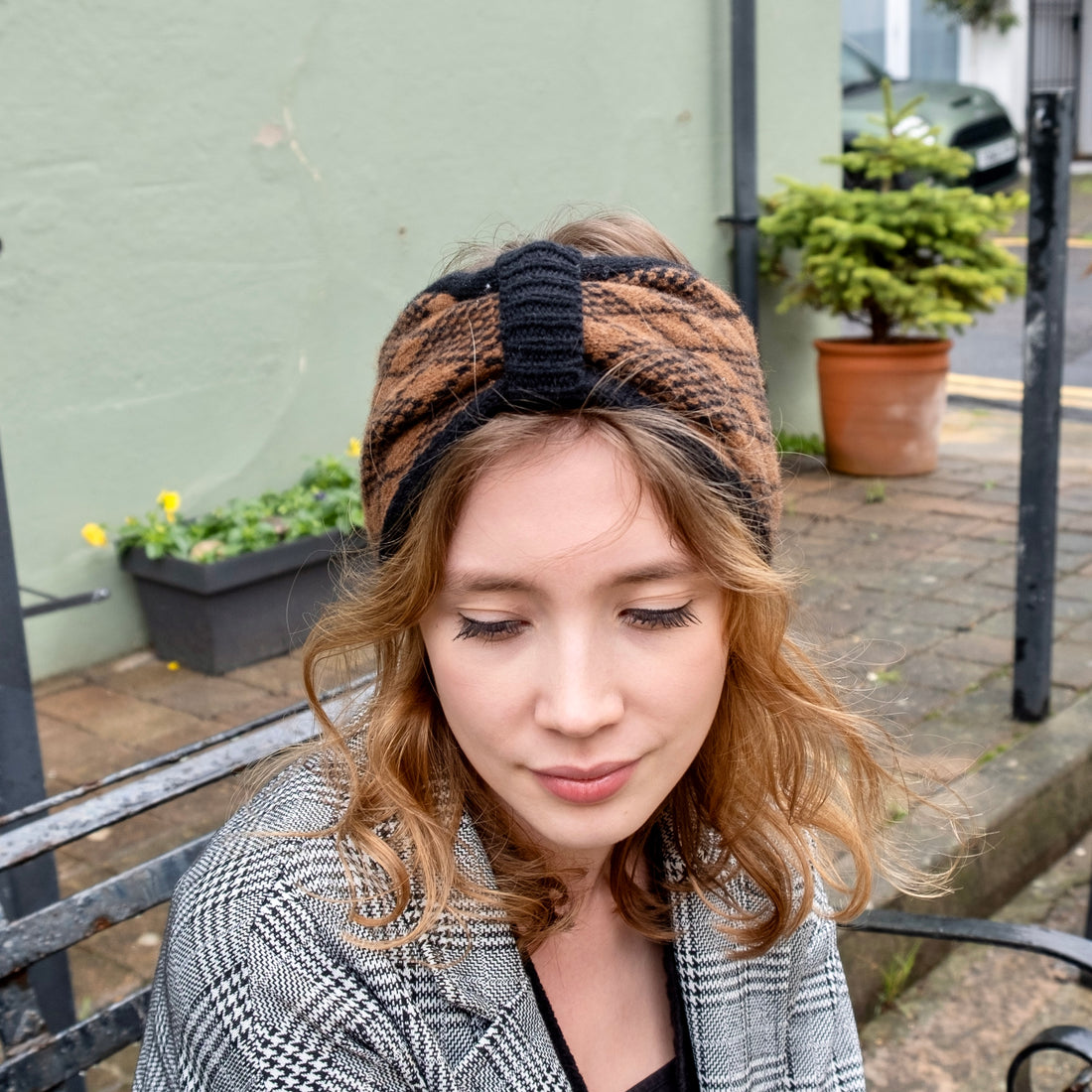 black and brown argyle knitted headband 