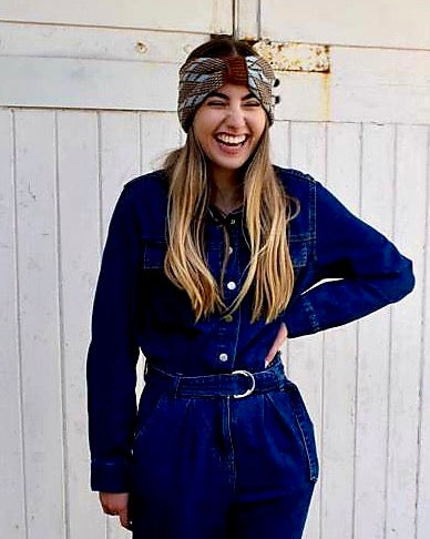 lady in turquoise and brown headband