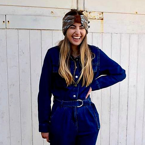 lady in turquoise and brown headband