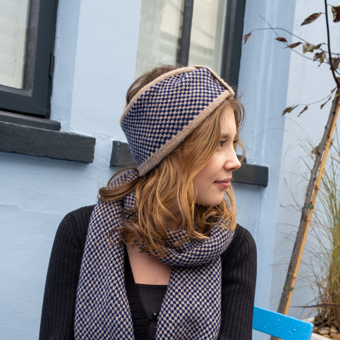 blue knitted headband 
