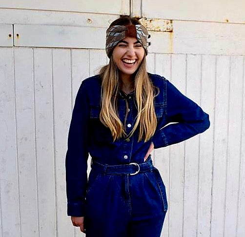 lady in turquoise and brown headband 